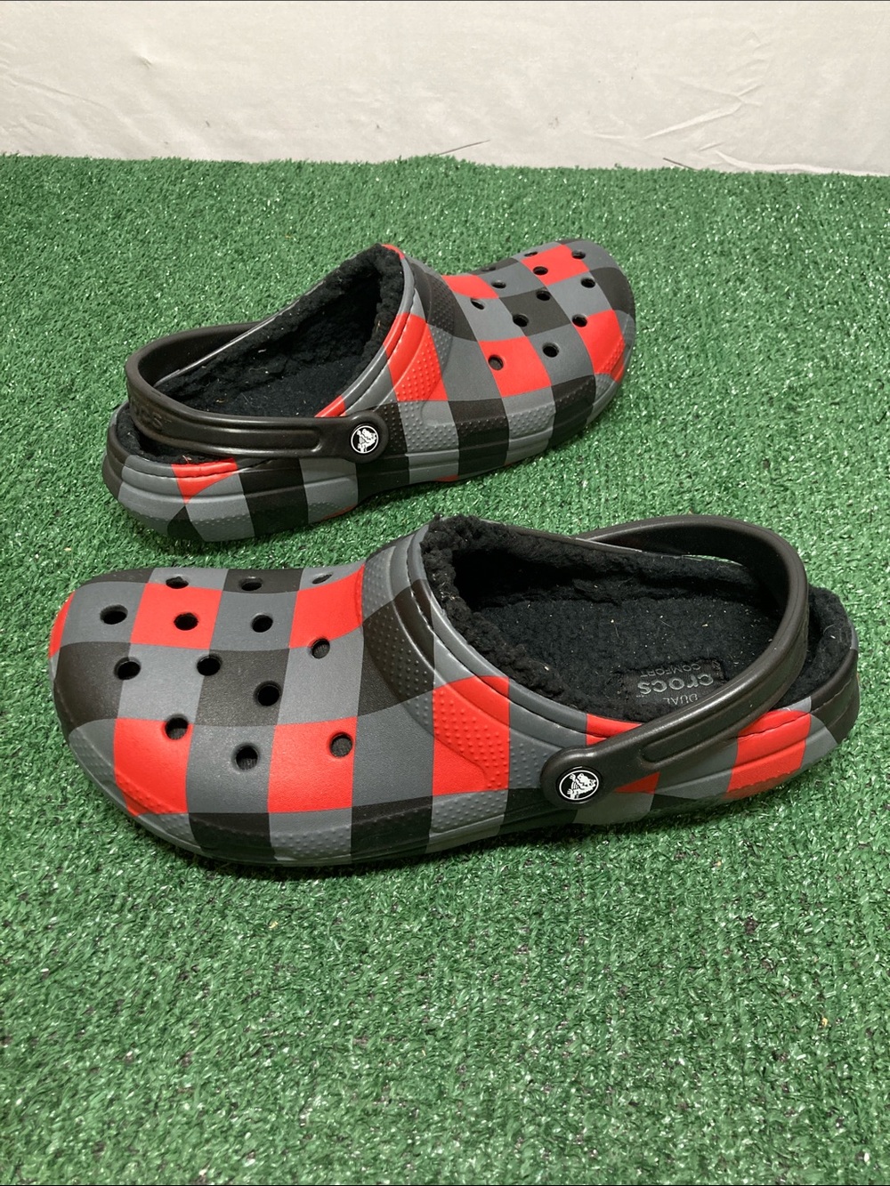 CROCS Plaid Lined Clog - Red, Gray, Black men’s sz 11 (OKPM-09-23)